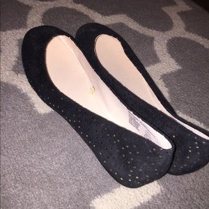 ⭐️ Black & Gold Shiny Flats ⭐️